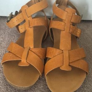 Women’s size 7 Kork Ease sandals